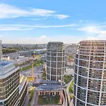 アパート Skypark 1-bedroom On Floor 11 With Park View And Parking By Skyviews ブラチスラヴァ