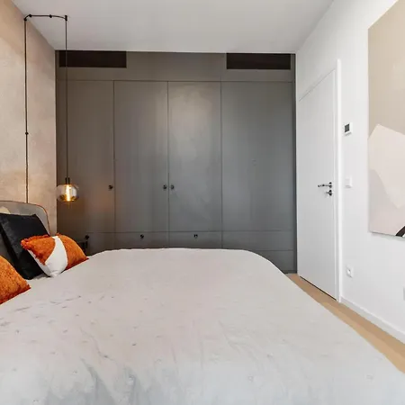 Апартаменти Skypark 1-bedroom On Floor 11 With Park View And Parking By Skyviews *