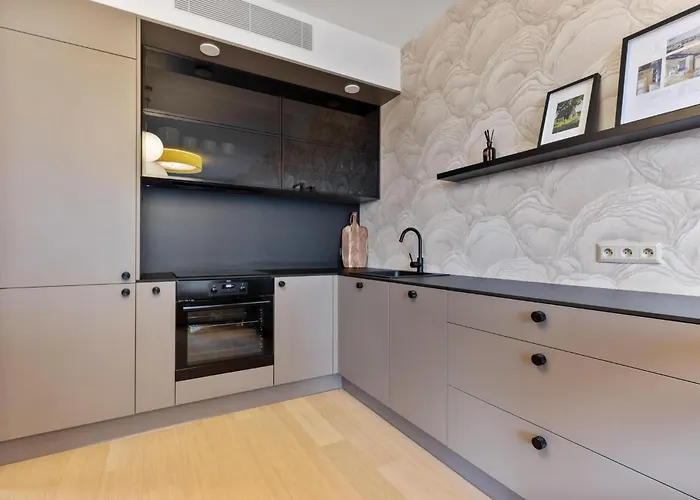 Skypark 1-Bedroom Apartment On Floor 11 With Park View And Parking By Skyviews * Братислава