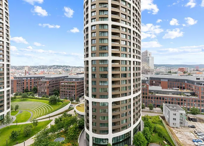 Апартаменти Skypark 1-Bedroom Apartment On Floor 11 With Park View And Parking By Skyviews Братислава