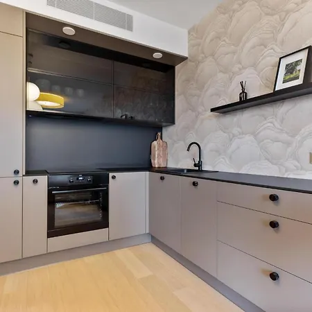 Skypark 1-bedroom On Floor 11 With Park View And Parking By Skyviews * Pressburg